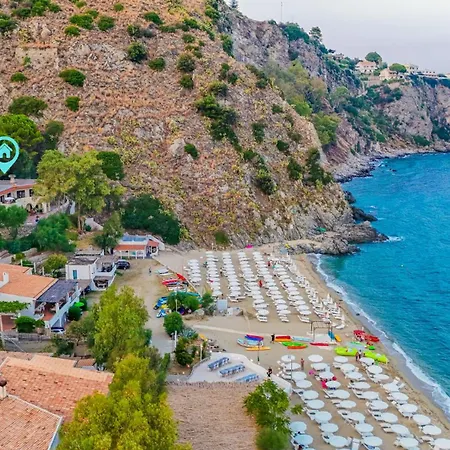 - La Baia Incantata Apartment Caminia