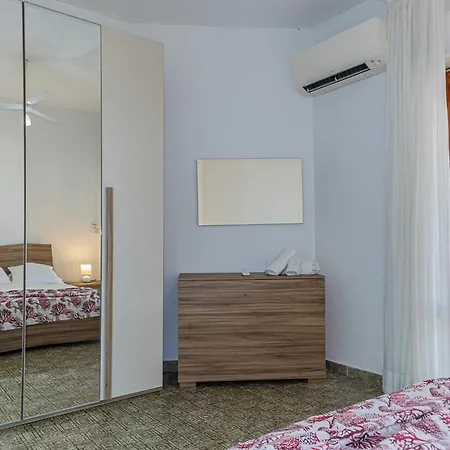 - La Baia Incantata Caminia